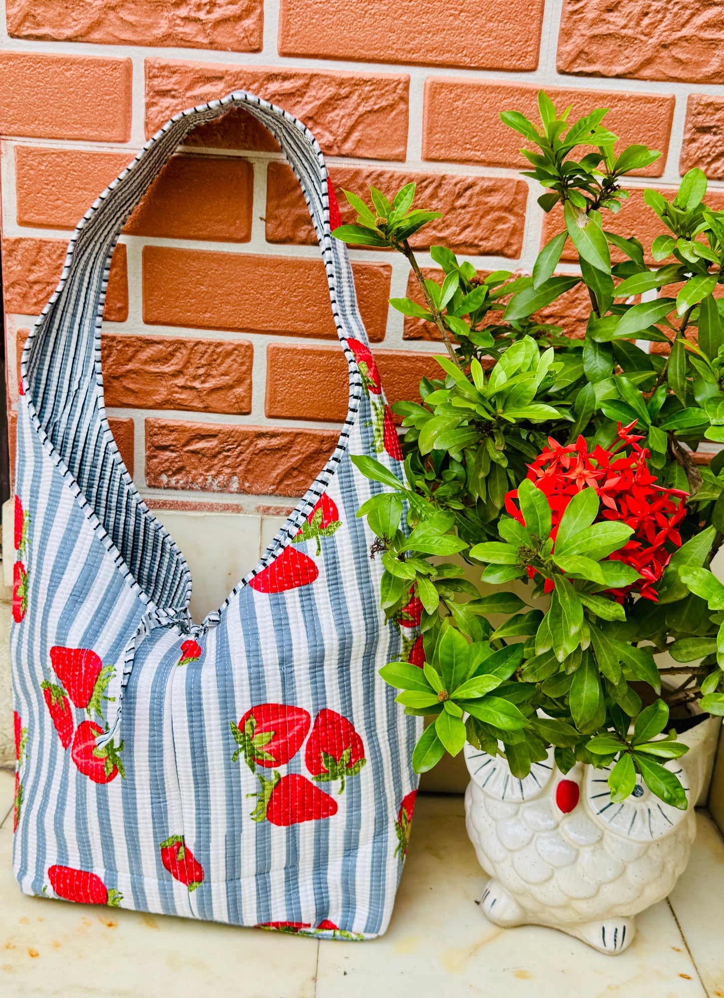Grey strawberry zola bag