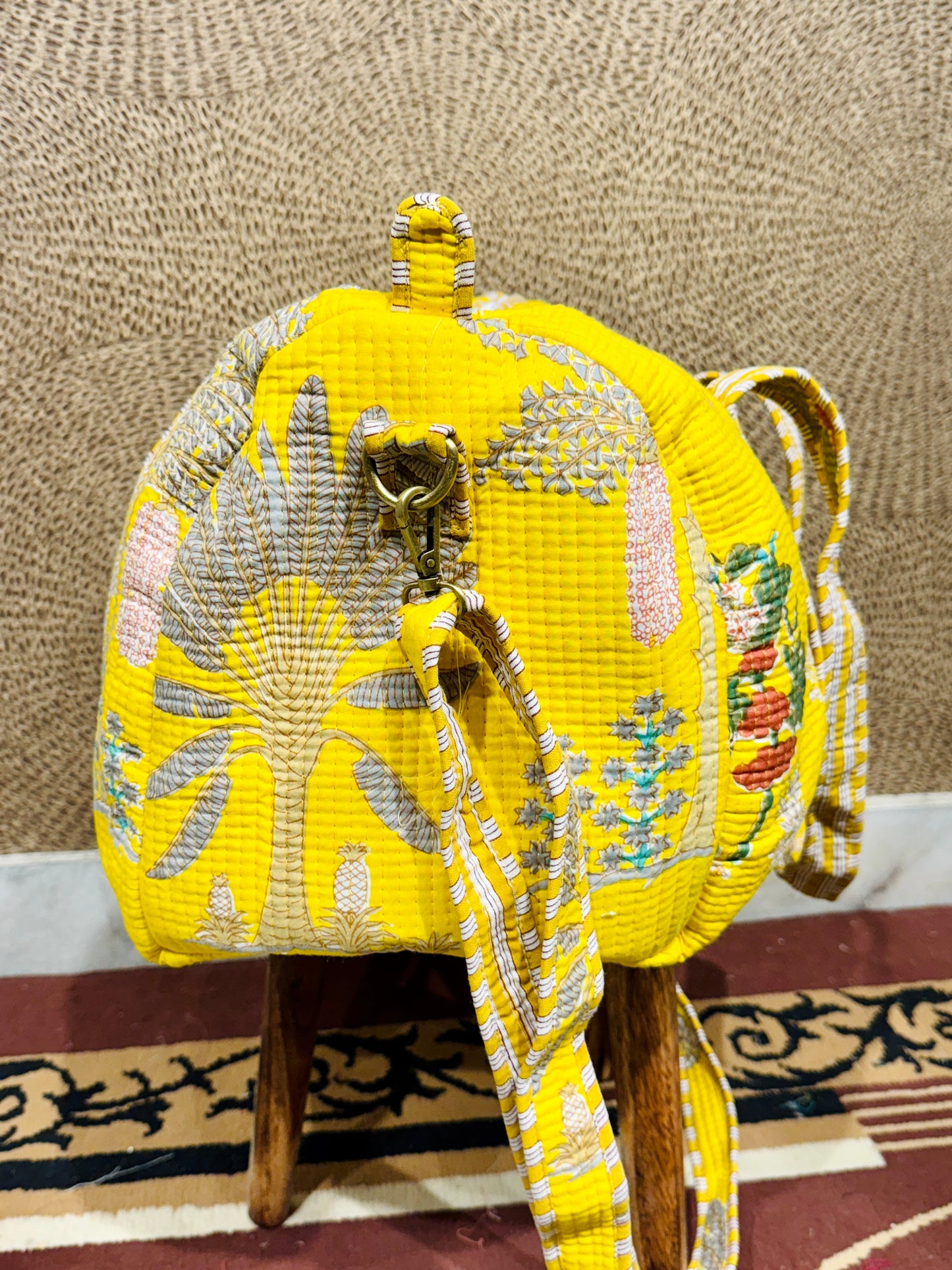 Charitra gumakkad jhola duffel bag