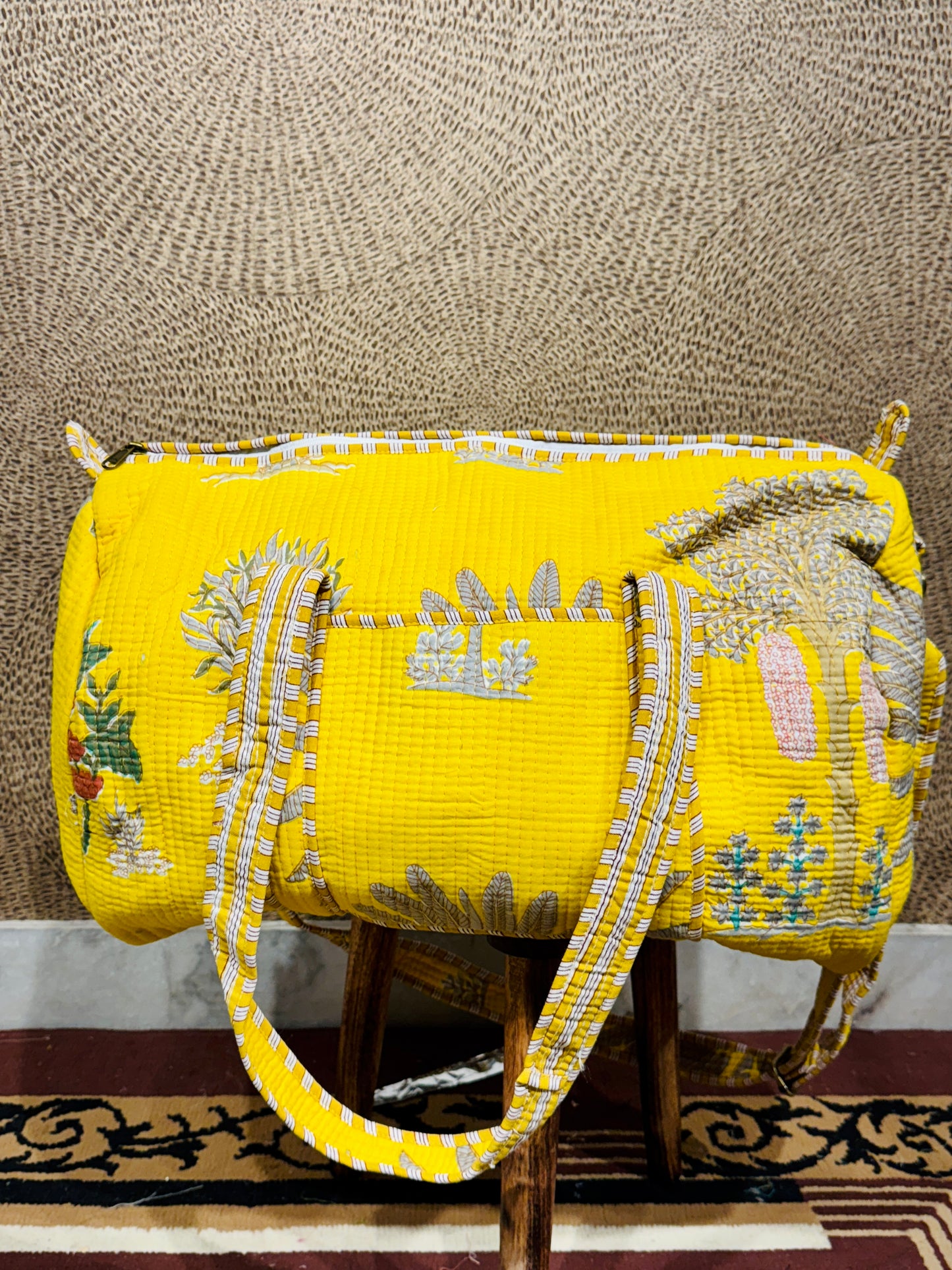 Charitra gumakkad jhola duffel bag